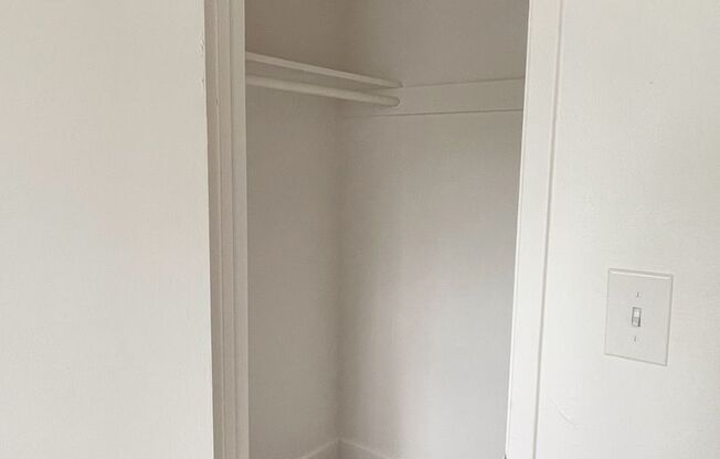 2 beds, 1 bath, 950 sqft, $1,595, Unit 30