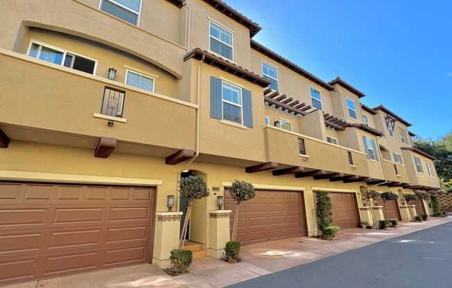 Great 3B/2.5BA Townhome in San Marcos!