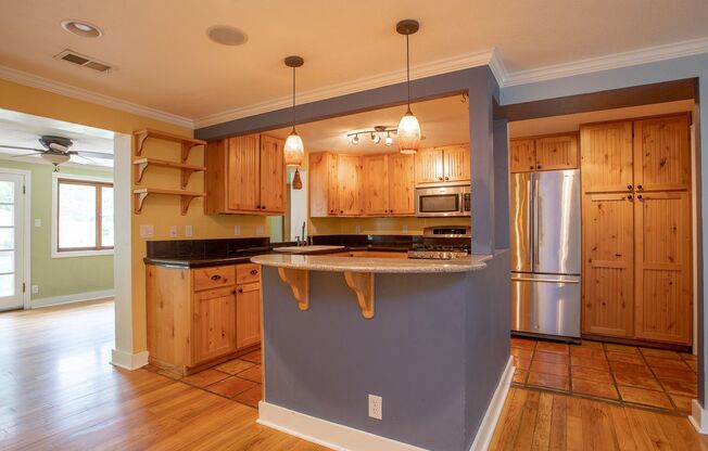 Charming 3 bedroom/2 bathroom Single Family Home!