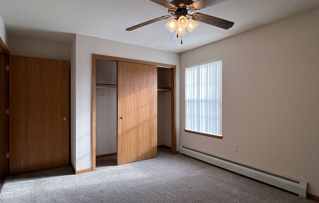 2 beds, 1 bath, 918 sqft, $995, Unit ME 2401-07