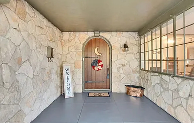 Welcome home to 2170 W Kings Hwy!
