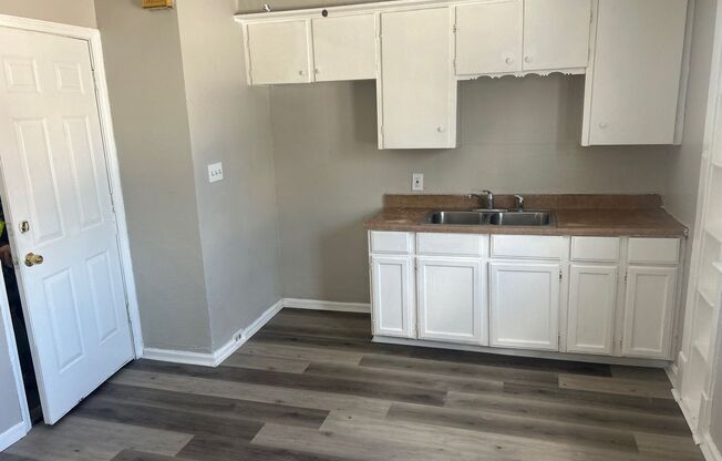 2 beds, 1 bath, $1,100, Unit #2