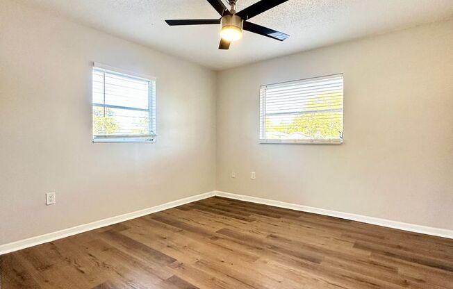 2 beds, 1 bath, 920 sqft, $1,899, Unit 24