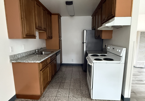 103 E Lewelling Blvd