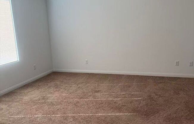 4 Bedrooms Single Family Home with Granite Countertops