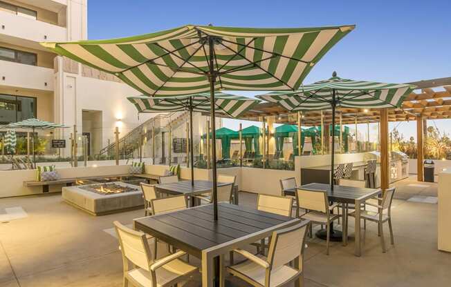 Outdoor Lounge at The Mansfield at Miracle Mile, California