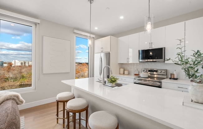 3 beds, 2 baths, 1,390 sqft, $5,400, Unit 308