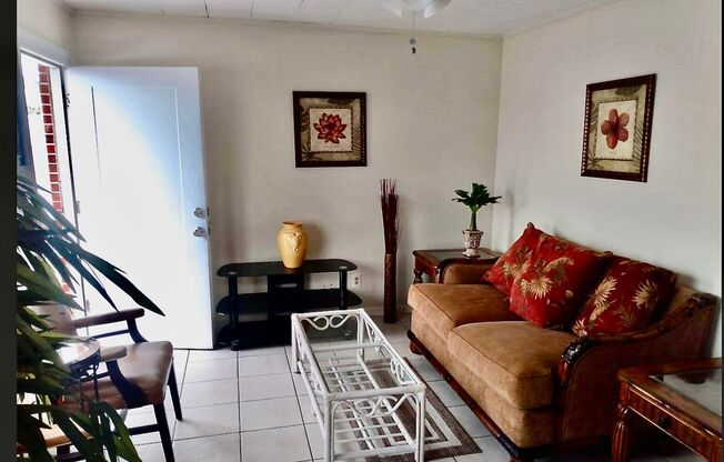 2 beds, 1 bath, 805 sqft, $1,095