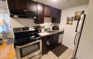 Renovated large 1 bed - B line T - Off Street Parking