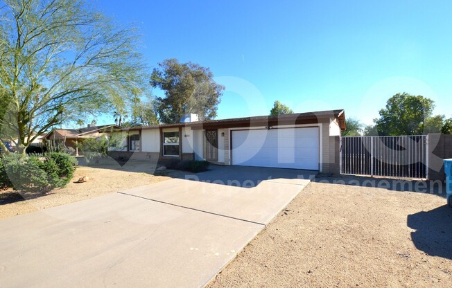 5019 E LAUREL LN
