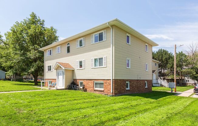 Country Living Minutes from Omaha at Ashland Park apartments!