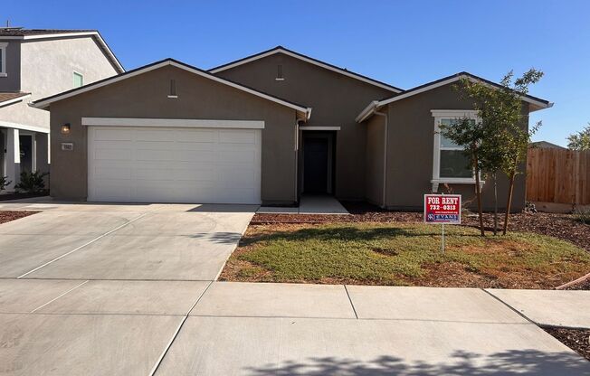 Beautiful new home with solar for rent in Visalia!