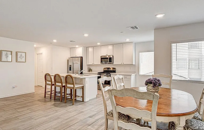 3546 RESERVE CT