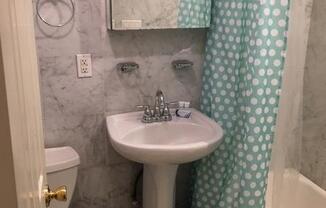 1007 Lexington Ave, Apt 3R