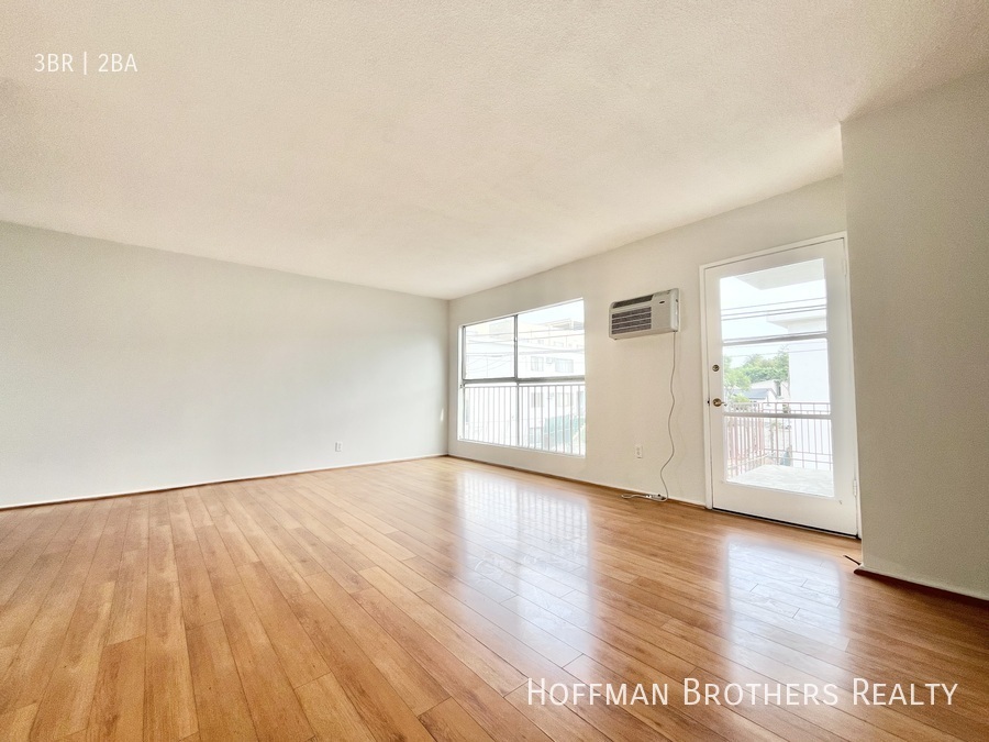 1142 N ORANGE GRV
