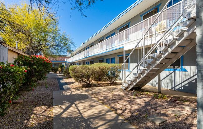 Studio, 1 bath, 400 sqft, $749, Unit 01