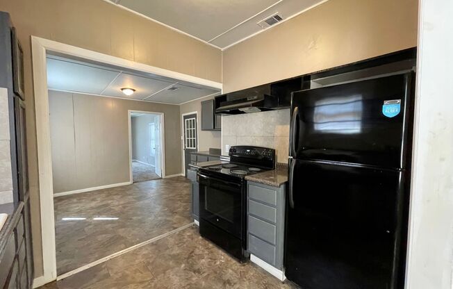 3 beds, 1 bath, $1,025