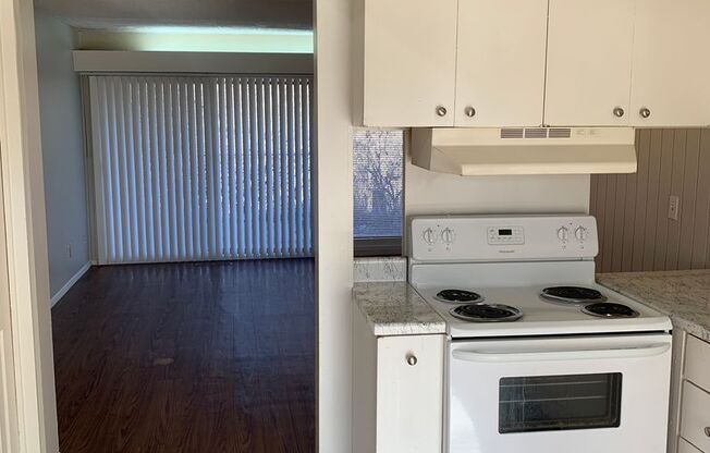 2 beds, 1 bath, 764 sqft, $875, Unit 11B