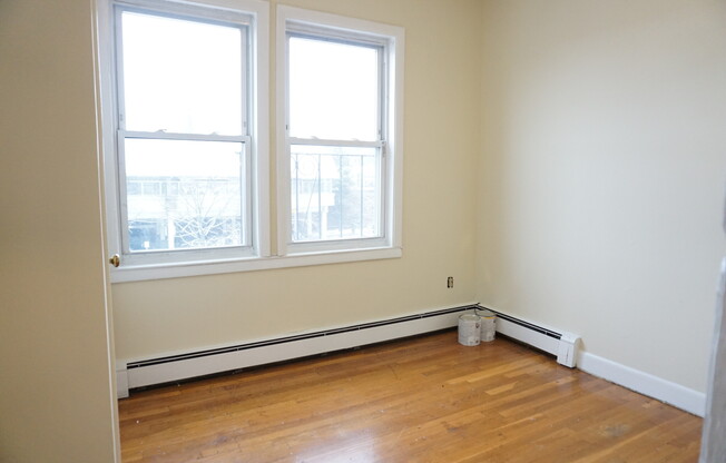 10 HYDE PARK AVE