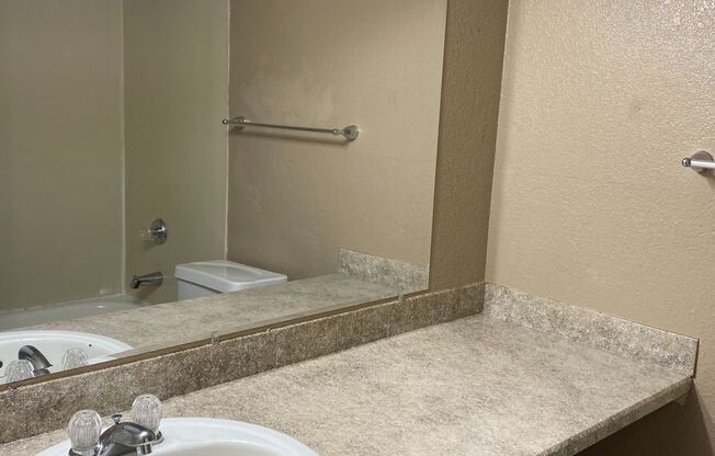 2 beds, 1 bath, 687 sqft, $2,095, Unit A204