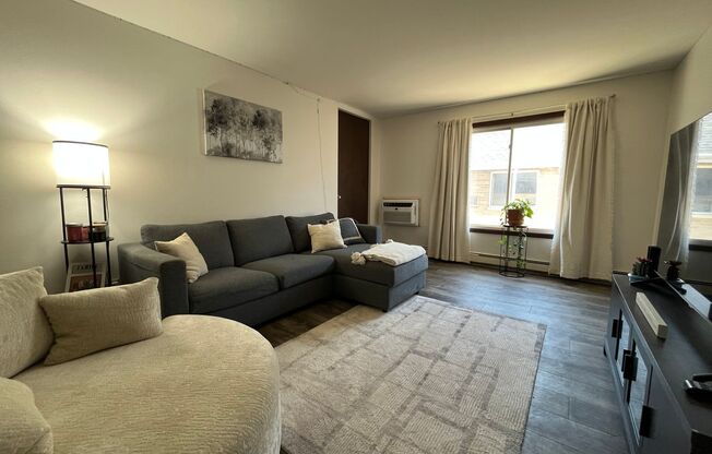 1 bed, 1 bath, $975, Unit 30