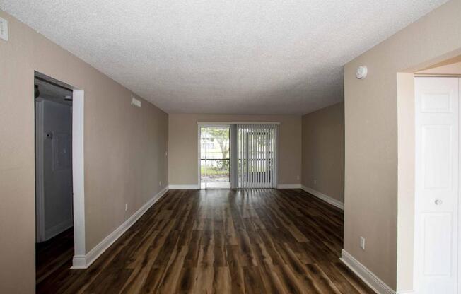 200 COUNTRY CLUB DR