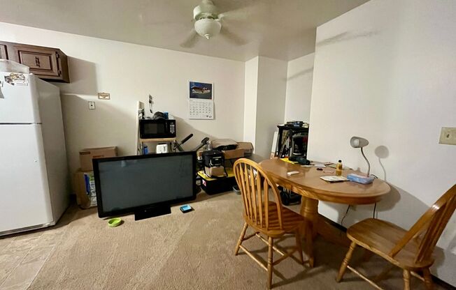 2 beds, 1.5 baths, $1,350, Unit 216
