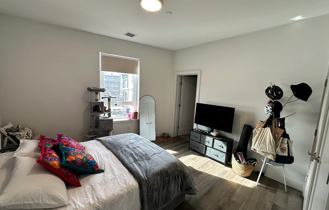 2 beds, 2 baths, $3,700, Unit 210