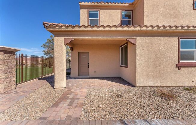 4-Bedroom Tuscany Townhome with Strip & Golf Course Views