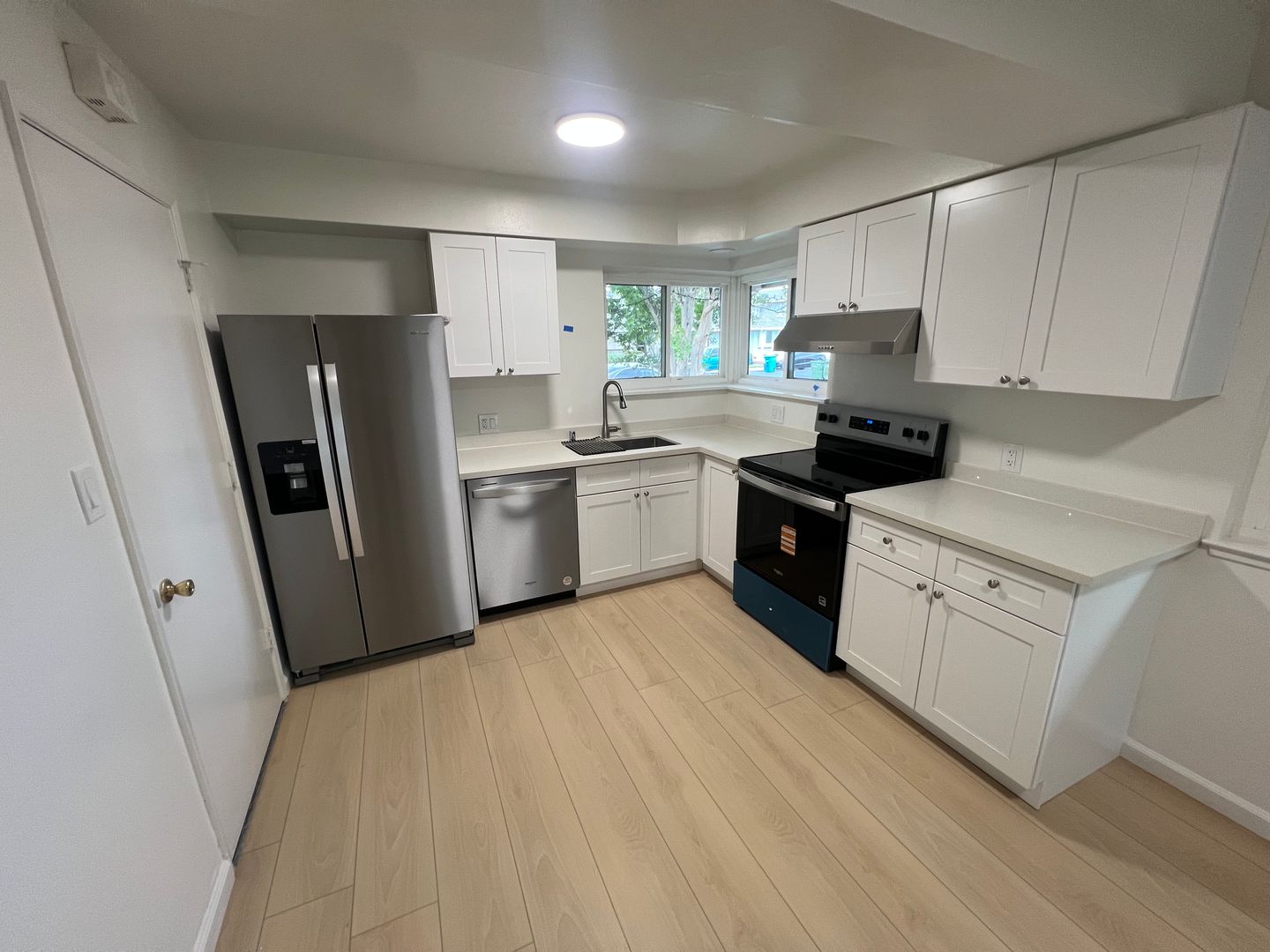 2110-2112 Town &amp; Country Lane