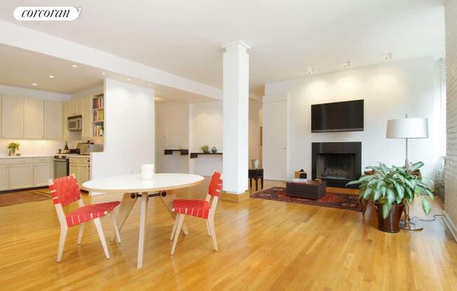 525 W 22 ST