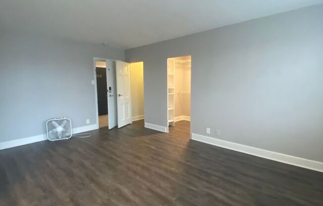 Studio, 1 bath, 465 sqft, $845, Unit 6244 Oakland Ave #310