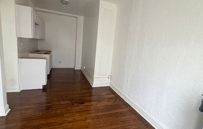 1 bed, 1 bath, 750 sqft, $930, Unit 201