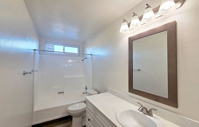 2 beds, 1 bath, 704 sqft, $1,995, Unit 202