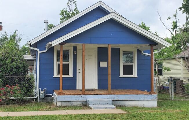 2 Bed 1 Bath 1 Car Detached Garage in the Fox Sub Addition SW OKC