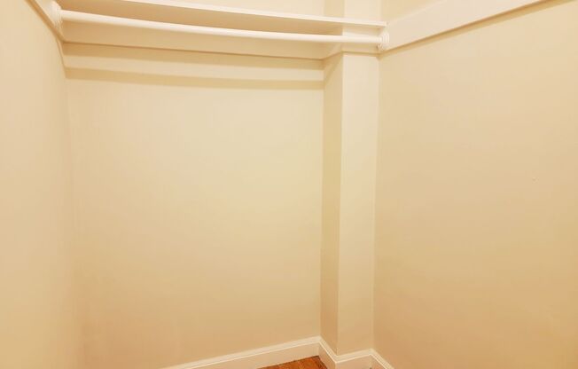 Studio, 1 bath, 450 sqft, $2,400, Unit 601