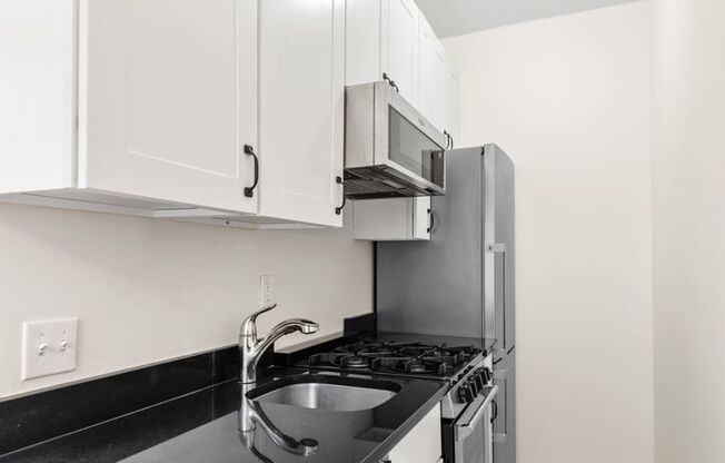 1 bed, 1 bath, 450 sqft, $3,350, Unit 21