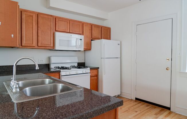 2 beds, 1 bath, $1,925, Unit 4705-2W