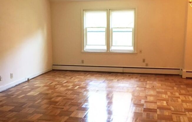 2 beds, 1 bath, 800 sqft, $1,695, Unit B21