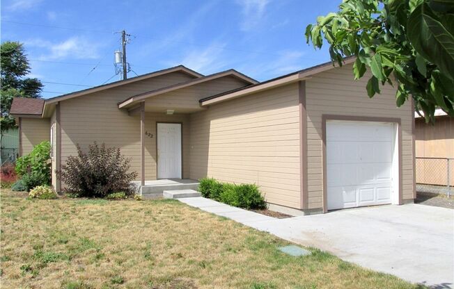 2 Bed 2 Bath Home on Corner!