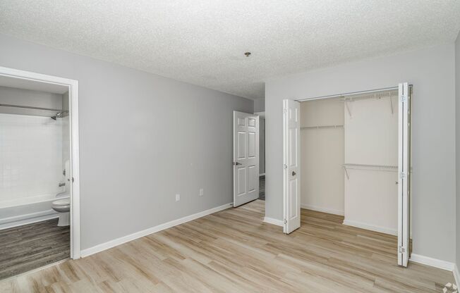 3 beds, 2 baths, 1,070 sqft, $1,400, Unit 2338J