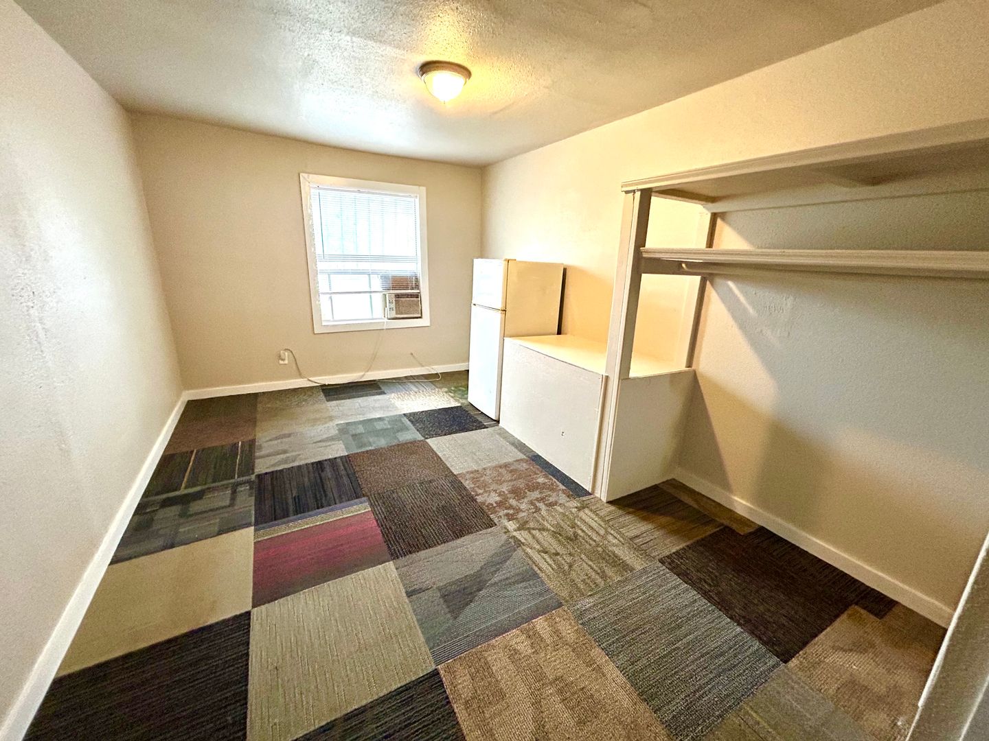 AVAILABLE NOW! Charming Efficiency Unit Minutes from Downtown! All Bills Paid!!