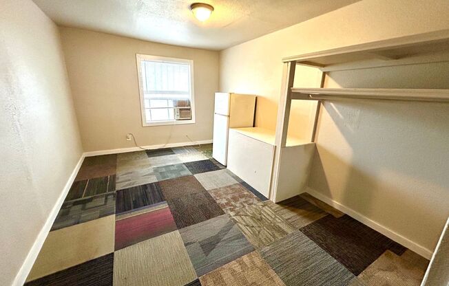 AVAILABLE NOW! Charming Efficiency Unit Minutes from Downtown! All Bills Paid!!