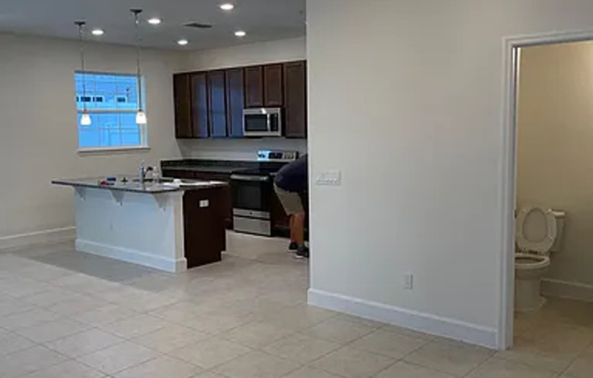 Spacious 3-Bedroom Townhouse in Grandview at Lake Wildmere
