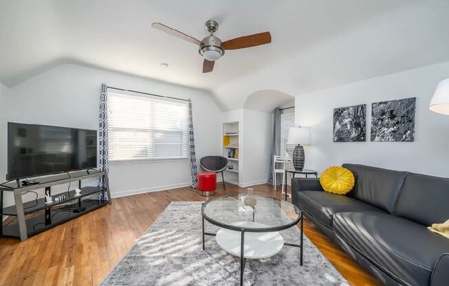 1 bed, 1 bath, $1,600