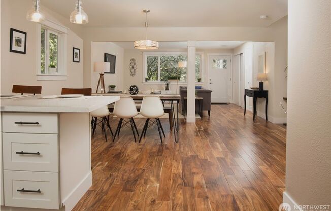 4 Bed 3 Bath SFR Fully Fenced Home in Shoreline