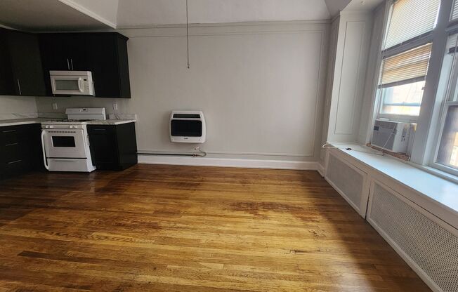 1 bed, 1 bath, 728 sqft, $1,000, Unit E408