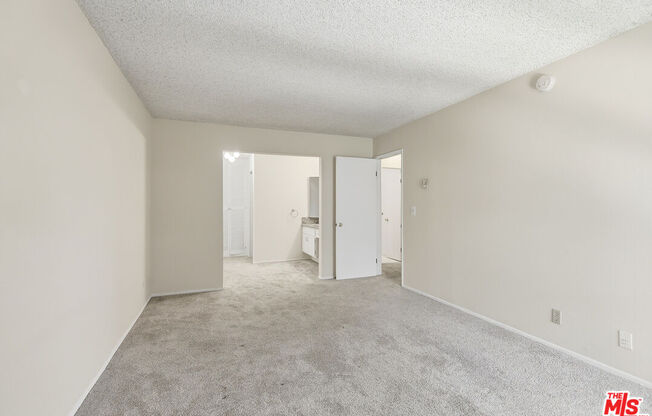 7777 W 91 ST