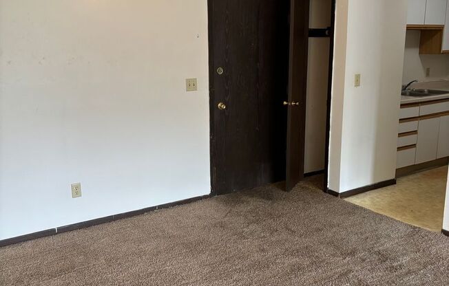 2 beds, 1 bath, $825