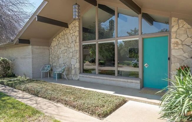 Spectacular Home in Holiday Heights Add!  Come see Me!! I can be yours!!